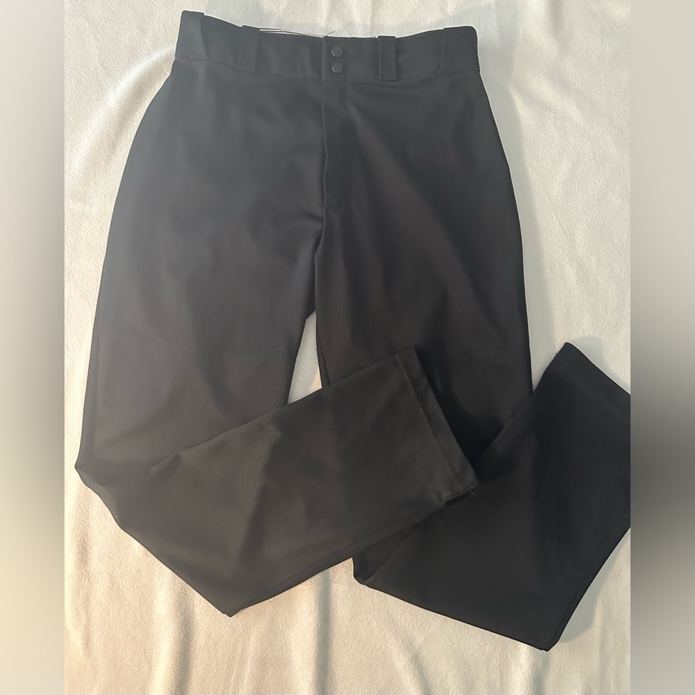 Size M Wilson baseball softball women’s pants

#1